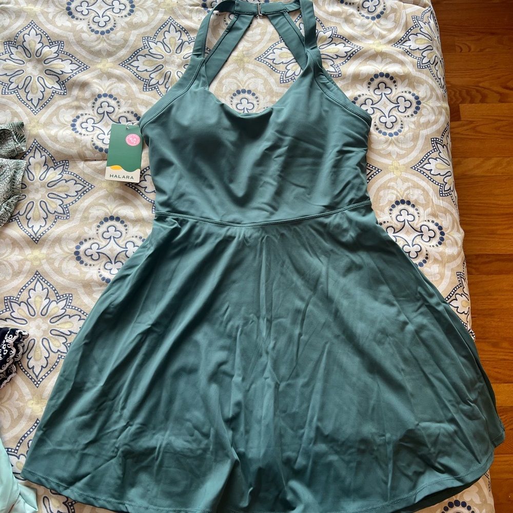 Green Halara twisted back active dress NWT size M